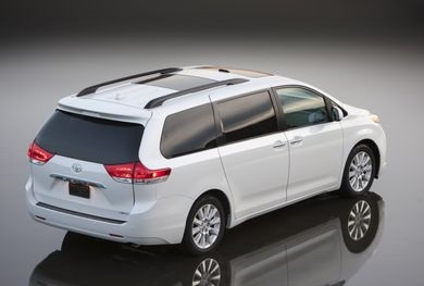 Автостекла Toyota Sienna III c установкой в Москве